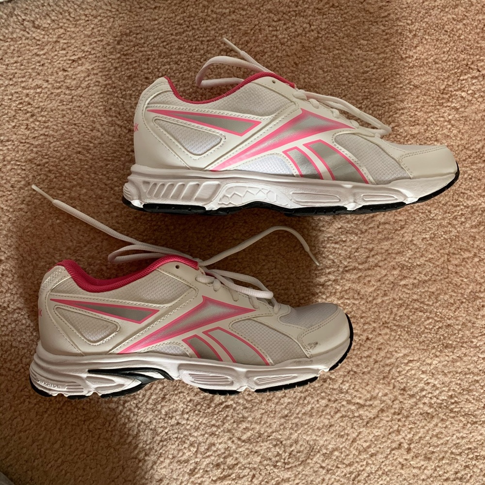 NEW Reebok Pink White Running Shoes - Picture 2 of 5